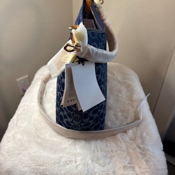 New!  Laurel Large Shoulder Bag In Signature Denim - Picture 3 of 8